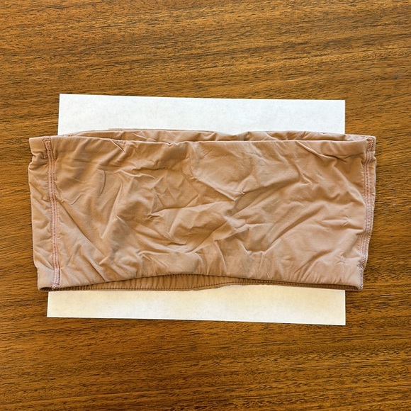 SKIMS Fits Everybody Bandeau Bra - Picture 5 of 7